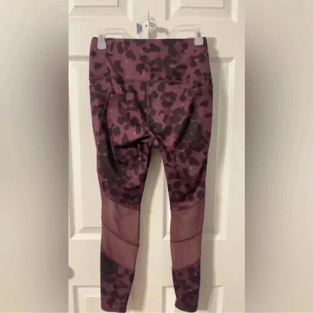 🤑 All in Motion Women's Cheetah Print Leggings
size medium - Picture 4 of 6